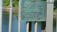 USA Canada border sign